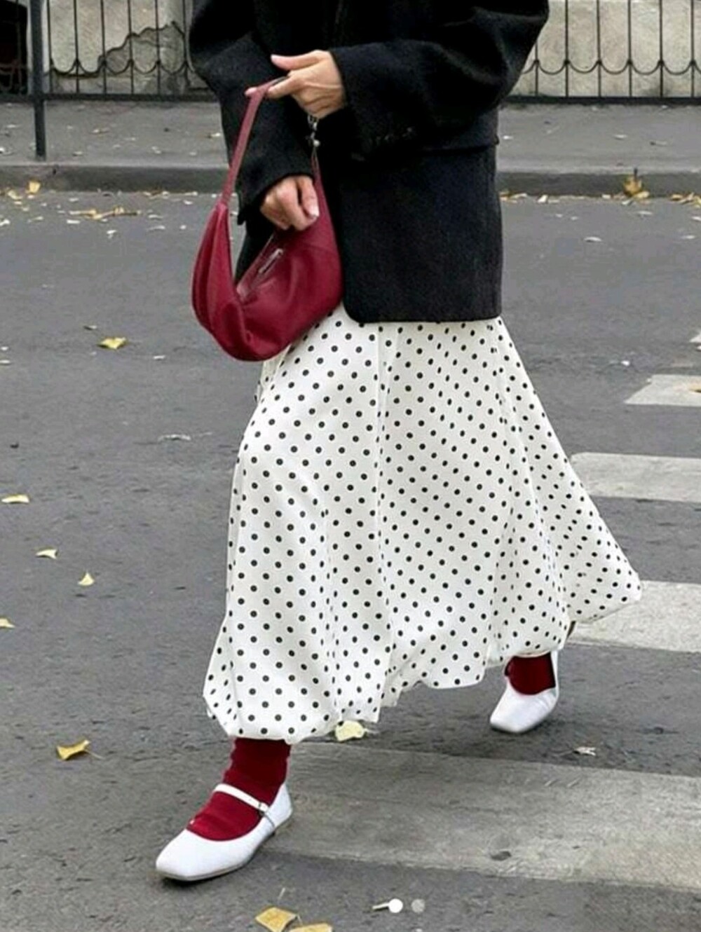 Women's Casual Elegant Low-Waist Ruched Skirt, Polka Dot Print - Picture 6 of 6